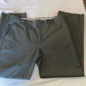 Dockers D3 ( classic fit) green, flat front chino style pants Size 36/32
